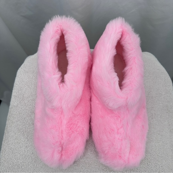 Grosvenor Fuzzy Slippers 10 Pink Slip On Loungewear New - Picture 2 of 8